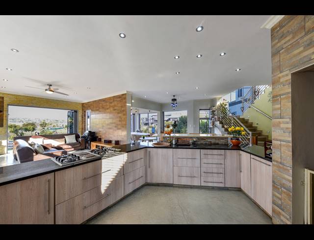 5 BEDROOM GOLF ESTATE FOR SALE IN BLUE VALLEY GOLF ESTATE